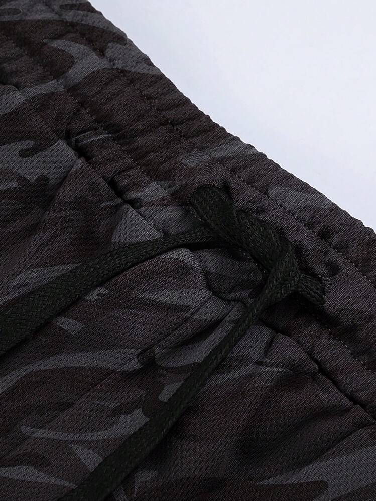 Pantalones cortos de verano de estilo novio con estampado de camuflaje, cintura con cordón y bajo con abertura en color negro - Negro - Añade 5