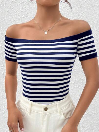 SHEIN Essnce Camiseta con estampado de rayas de hombros descubiertos