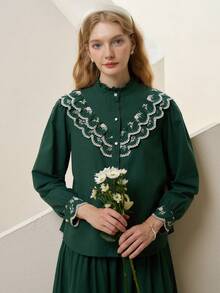 Simple Retro Floral Embroidery Ruffle Trim Button Front Shirt - Dark Green - View 4