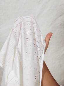 SHEIN VCAY Hơn Lỗ gắn thêu Viền Ruffle Cổ Trái tim Áo liền quần chặt - trắng - Xem 7