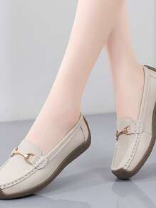 秋冬新款真皮低帮妈妈鞋金属扣平底鞋