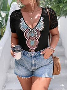 SHEIN LUNE 大碼幾何印花蕾絲拼接插肩袖連體衣 - 黑色 - 查看 4