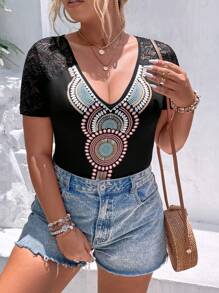 SHEIN LUNE 大碼幾何印花蕾絲拼接插肩袖連體衣 - 黑色 - 查看 7