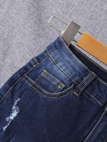 SHEIN 男大童破洞毛邊緣牛仔短褲 - 深色水洗藍 - 查看 3