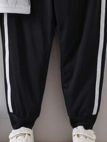 SHEIN Young Boy 黑白圖案條紋休閒運動兩件式圓領常規袖夏季 - 黑與白 - 查看 3