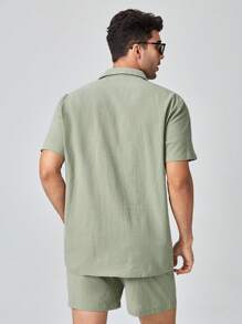 Manfinity VCAY Bộ quần short túi trước và áo sơ mi trơn màu rộng rãi cho nam - xanh quân đội - Xem 2