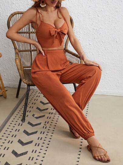 SHEIN VCAY Top de tirantes con nudo delantero & Pantalones zanahoria