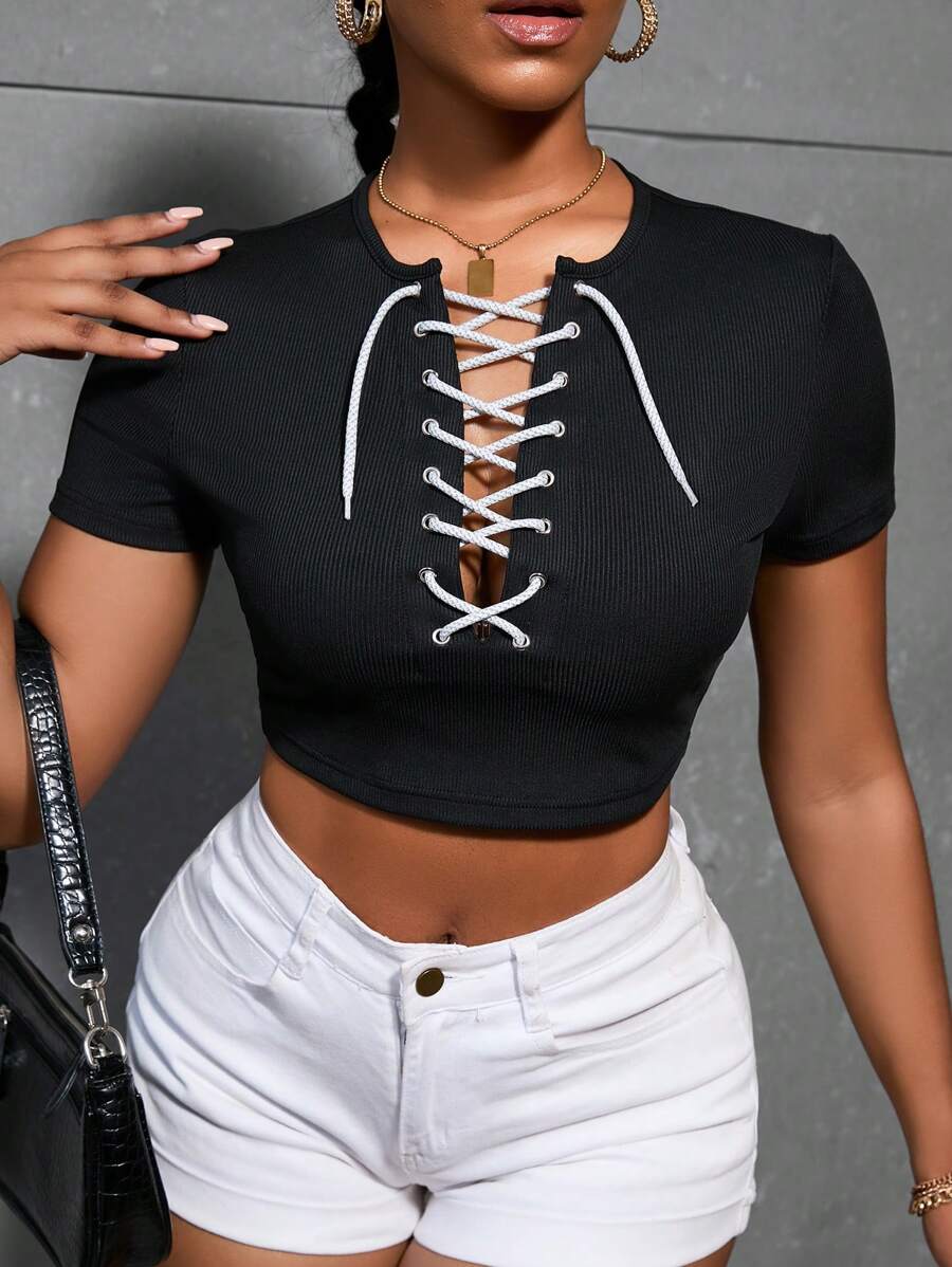 SHEIN Slayr 前繫帶短款T恤 - 黑色 - 查看 1