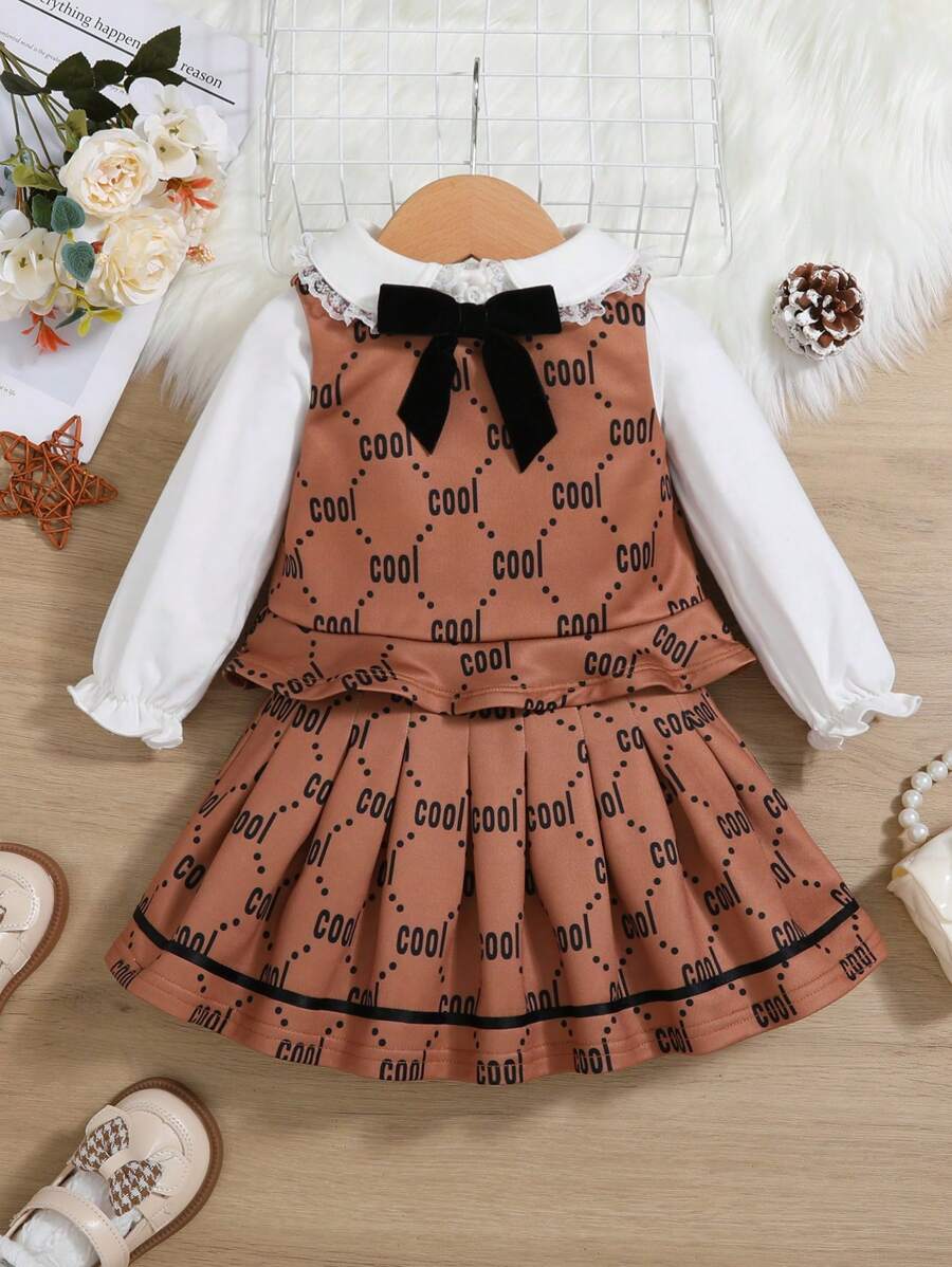 SHEIN Bebezinha Gráfica Letra Bainha Com Babado Top Tank & Frente De Arco Manga Flare Top & Saia Plissada - Multicolorido - Visão 1