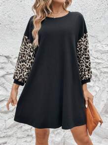 SHEIN LUNE Vestido estilo camiseta de hombros caídos con estampado de leopardo - Negro - Ver 2