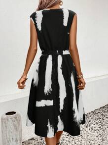 SHEIN LUNE 筆刷圖案繫腰帶連衣裙 - 黑色 - 查看 2