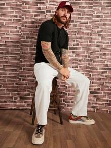 Manfinity VCAY 男士素色前紐扣T恤和褲子 - 黑與白 - 查看 5