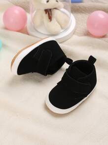 時髦和舒服的運動鞋在黑色 - 黑色 - 查看 1