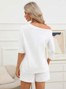 SHEIN Essnce Chất rắn Cổ không đối xứng Áo thun & quần đùi - trắng - Xem 2