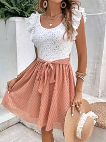 SHEIN Frenchy 網眼刺繡荷葉邊繫腰帶洋裝 - 彩色 - 查看 1