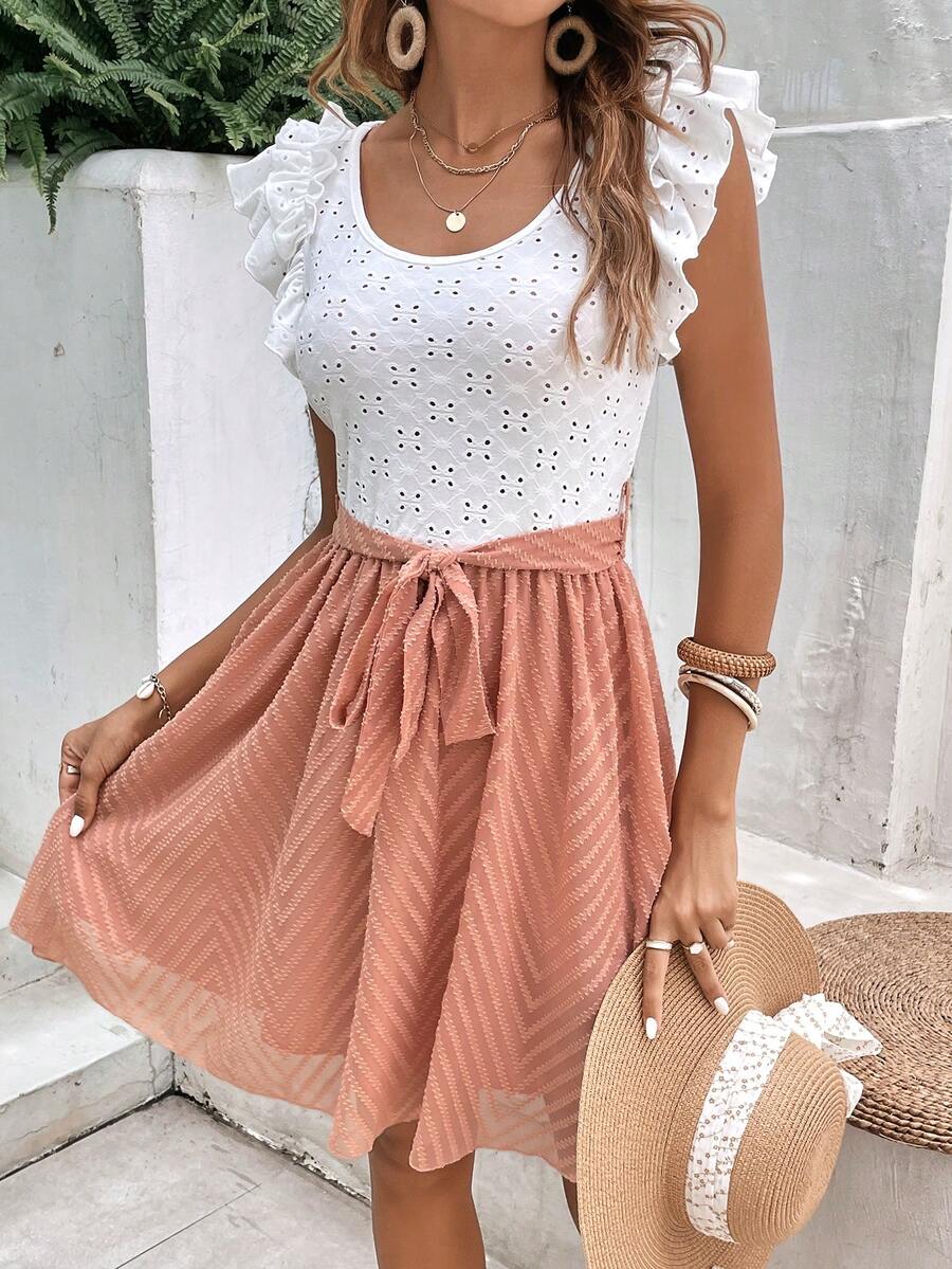 SHEIN Frenchy 網眼刺繡荷葉邊繫腰帶洋裝 - 彩色 - 查看 1