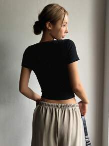 DAZY 方领罗纹针织短款T恤学院风上衣 - 黑色 - 查看 2