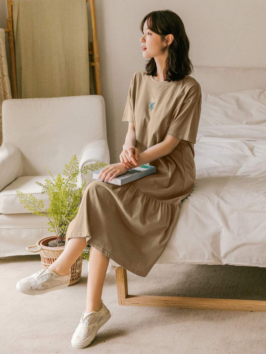 DAZY 花卉印花落肩荷叶边下摆罩衫连衣裙太阳裙 - 卡其色 - 查看 1