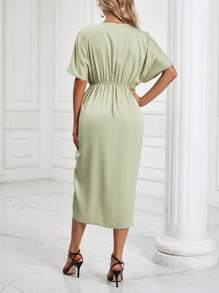 SHEIN Clasi 深V領蝙蝠袖圍裹下擺緞面洋裝 - 綠色 - 查看 2