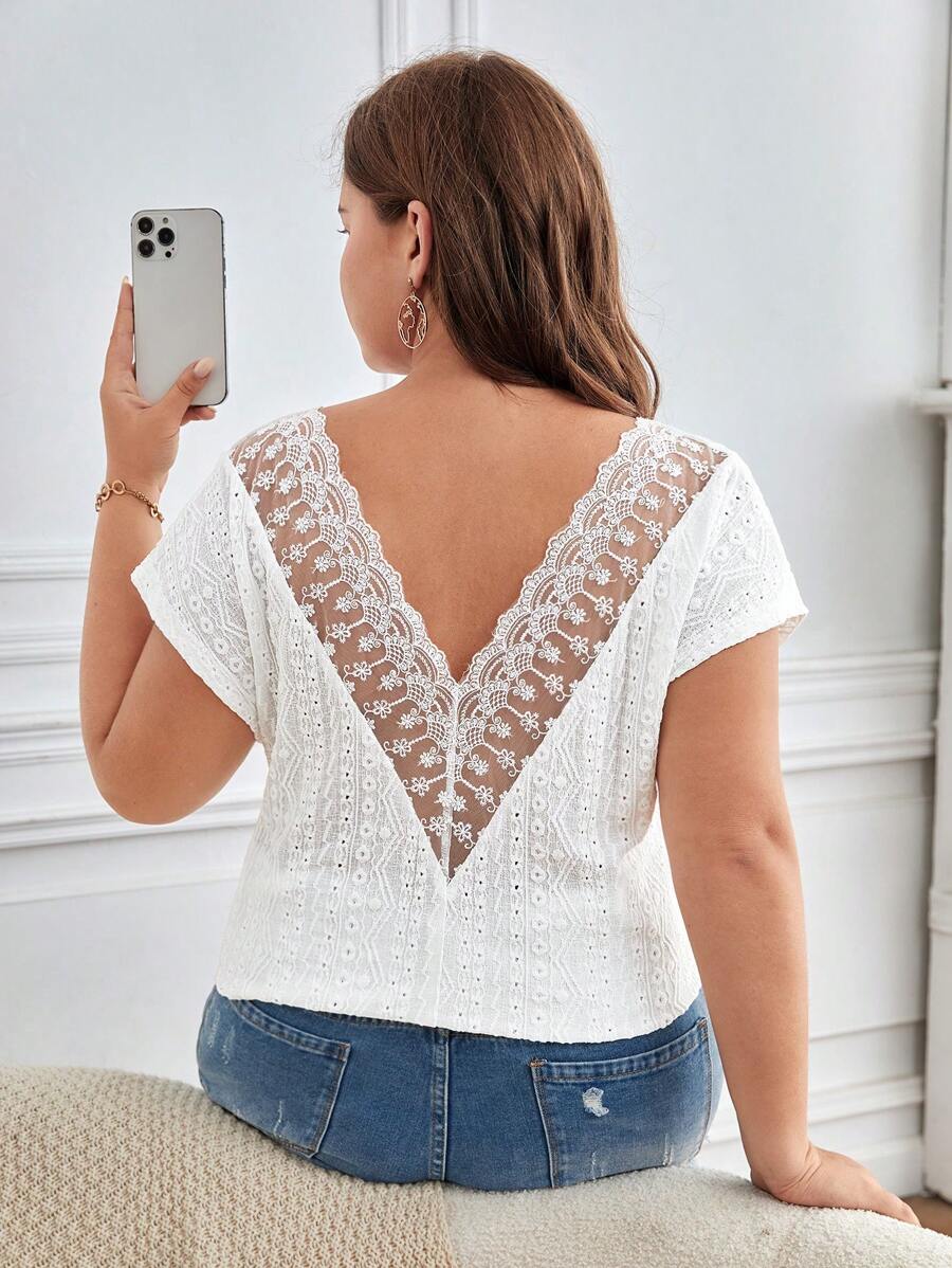 SHEIN Frenchy 大碼蕾絲拼接V領T恤 - 白色 - 查看 1