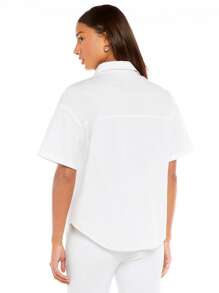 SHEIN BASICS 素色口袋貼布前紐扣襯衫