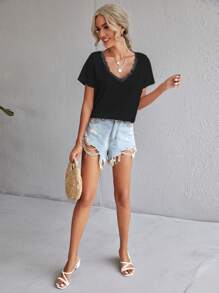 SHEIN Frenchy 蕾絲邊V領T恤 - 黑色 - 查看 6