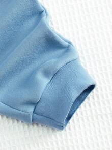 SHEIN Chàng trai trẻ Đồ họa Chữ cái Áo len & Quần nỉ - Màu xanh nhạt - Xem 4