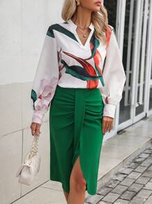 SHEIN Clasi 圖案印花缺口領襯衫&褶邊高衩半身裙 - 彩色 - 查看 5