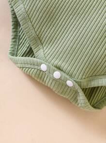 女嬰貼花荷葉邊連身背心