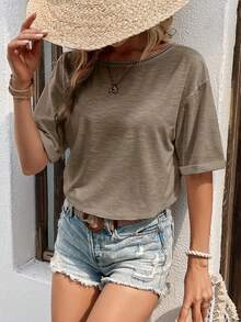 SHEIN LUNE Camiseta de hombros caídos unicolor con botón trasero - Caqui - Ver 2