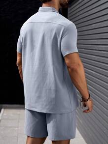 Manfinity Homme 男士純色上身和斜口袋短褲 - 灰色 - 查看 2