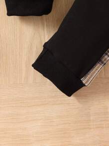 2件套男童1-6岁春秋季圆领长袖黑色修身针织贴花小熊卫衣上衣和格子拼接休闲裤套装