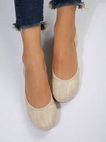 女性時尚和舒服的芭蕾舞鞋