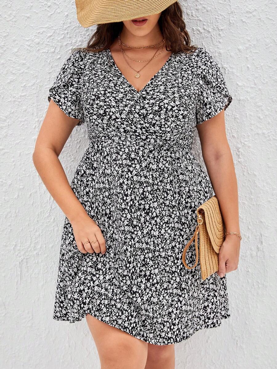 SHEIN VCAY 大碼碎花花瓣袖洋裝 - 黑色 - 查看 1