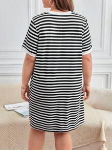 SHEIN Frenchy Hơn In sọc Thêu trái tim Váy áo thun - Đen và trắng - Xem 2