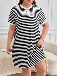 SHEIN Frenchy Hơn In sọc Thêu trái tim Váy áo thun - Đen và trắng - Xem 5