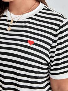 SHEIN Frenchy Hơn In sọc Thêu trái tim Váy áo thun - Đen và trắng - Xem 6