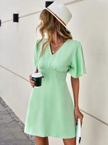 SHEIN Privé 素色V領蝴蝶袖A字連衣裙 - 綠色 - 查看 5