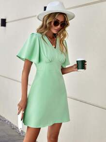 SHEIN Privé 素色V領蝴蝶袖A字連衣裙 - 綠色 - 查看 3