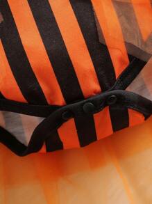 SHEIN 女婴条纹和万圣节印花网眼覆盖吊带连体衣，适合万圣节派对 - 彩色 - 查看 5