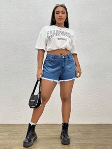 SHEIN Plus Raw Hem Denim Shorts, Mom Shorts - Medium Wash - View 5