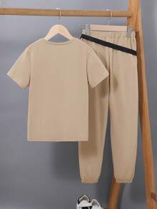 SHEIN Cậu bé Tween Đồ họa Chữ cái Áo thun & quần thể thao & Cái túi - Màu Khaki - Xem 2