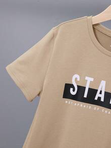 SHEIN Cậu bé Tween Đồ họa Chữ cái Áo thun & quần thể thao & Cái túi - Màu Khaki - Xem 6