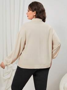 SHEIN Privé Talla grande 1 pieza Cazadora con cuenta de perla de hombros caídos - Beis - Ver 2