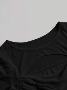 SHEIN MOD Áo croptop đen dáng suông khoét eo, xếp ly phía trước, thích hợp cho kỳ nghỉ hè, hẹn hò, dã ngoại, tiệc tùng, dạ hội, lễ hội và sinh nhật; phong cách cổ điển lãng mạn, áo dự tiệc, áo đi club, áo đi biển, mặc hàng ngày, thường ngày, áo hẹn hò, áo phong cách Y2K. - màu đen - Xem 3