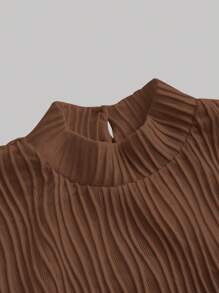 SHEIN MOD Camiseta crop de cuello alto de manga campana - Café integral - Ver 3