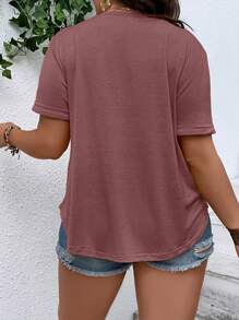 SHEIN Essnce Plus Solid Pocket Patched Tee - Burgundy - View 2