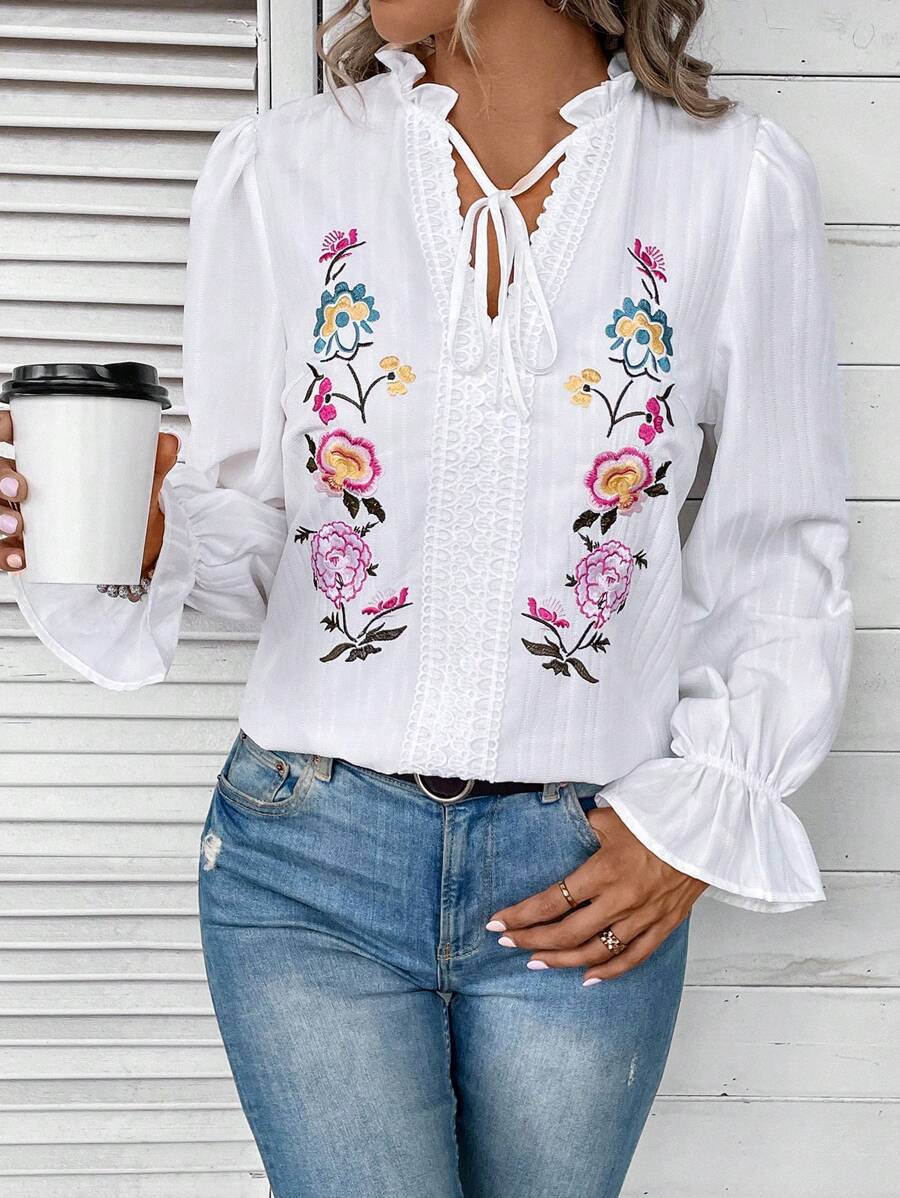 SHEIN LUNE 花卉刺繡繫帶領荷葉袖襯衫 - 白色 - 查看 1