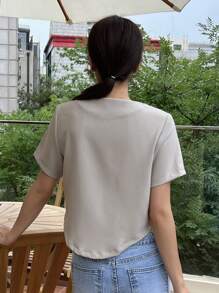 Dazy Designer Chất rắn Dây kéo Viền không đối xứng Áo sơ mi Crop - Xám - Xem 2