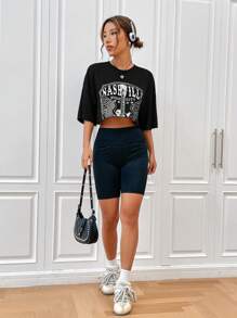 SHEIN EZwear Camiseta crop con estampado de letra de hombros caídos - Negro - Ver 6
